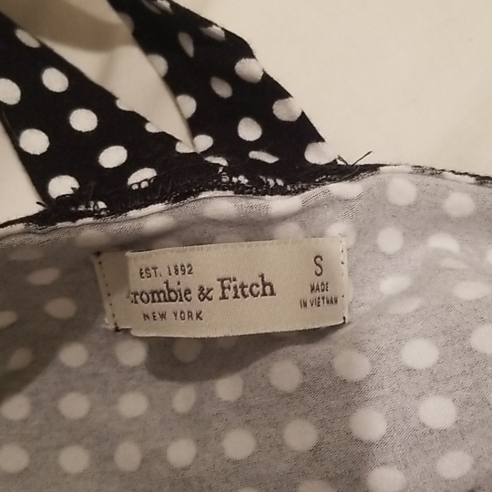 NWOT Abercrombie & Fitch polka dot crop top - Picture 3 of 4